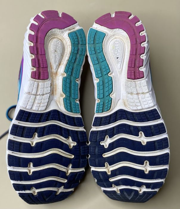 Кросівки BROOKS.