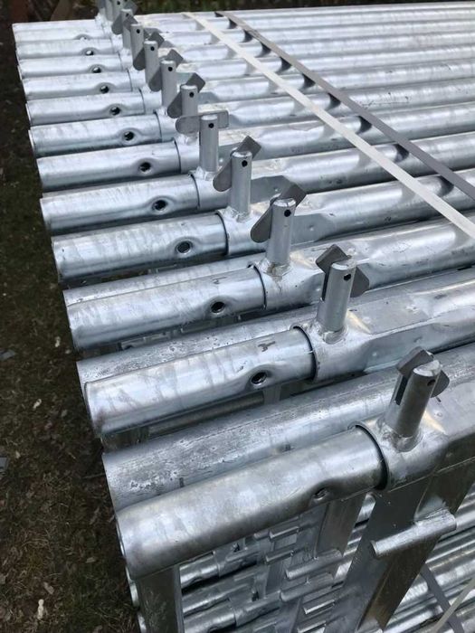 Rusztowanie na szczyt ~ 70 m2 PLETTAC Pletak rusztowania fasadowe