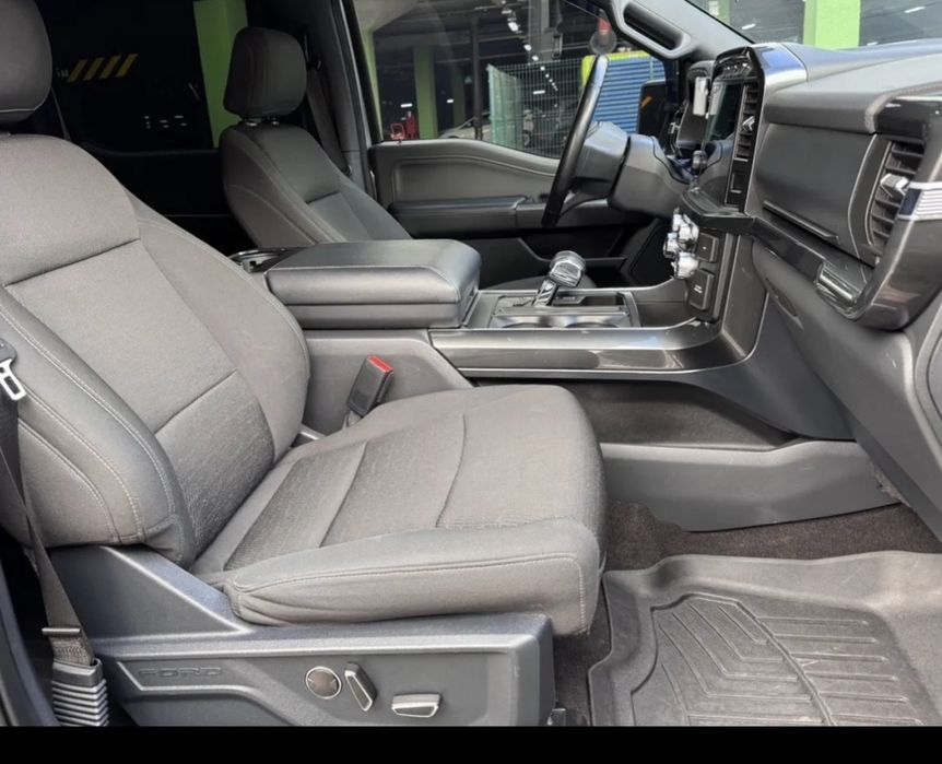 Продаж автомобіля легковий пікап