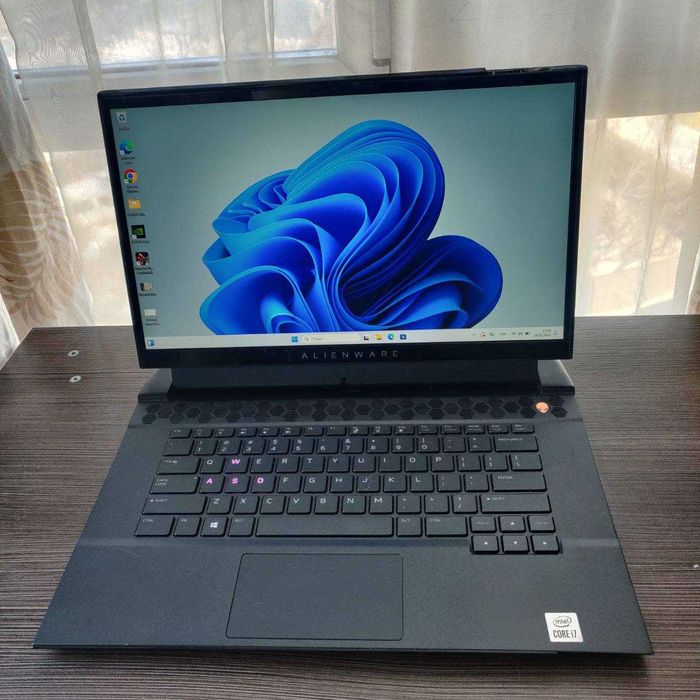 Dell Alienware m15 R3 15.6" 300Hz i7-10750H 16Gb SSD512Gb RTX2070Super