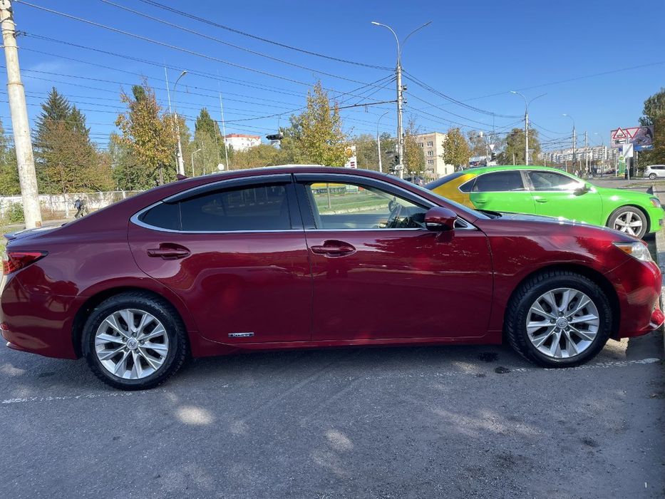 Продам Lexus es300h