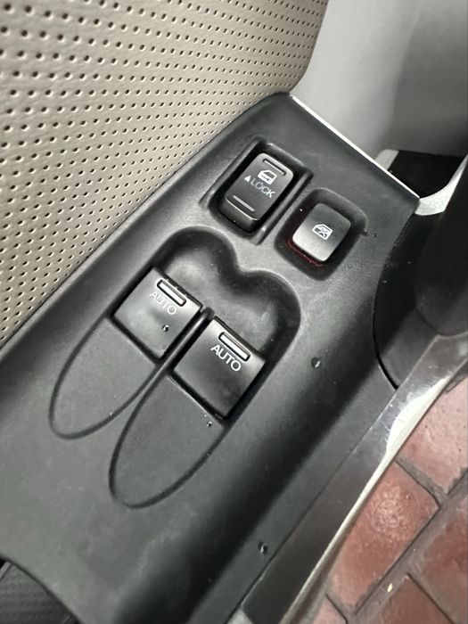 Продам Honda CR-Z 1.5 бензин/гидрид 2010 механика