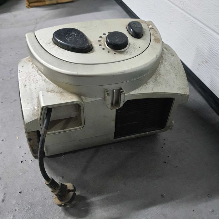 Пылесос на запчасти рабочий SATURN ST1270