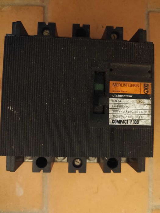 Dijuntores/Diferenciais, Material elétrico, novos/usados, 20 a 630A