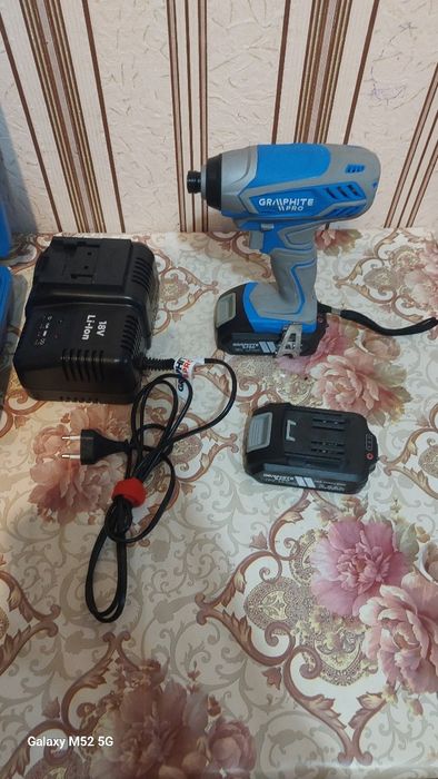 Шруповерт Graphite Pro 59GP402 Польща