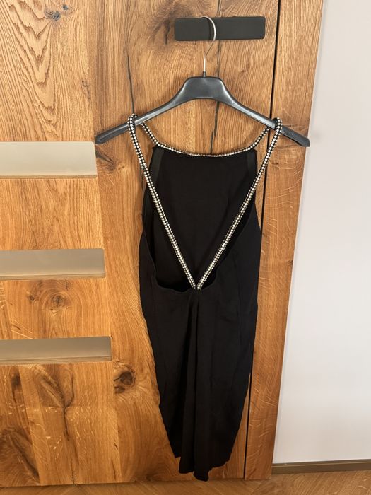 Czarna obcisla mini sukienka