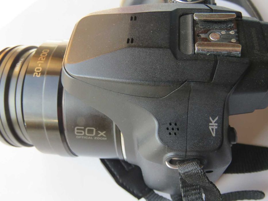 TROCO - Maquina fotografica 4K Bridge Panasonic Lumix DC-FZ83; 4K. Ler anuncio