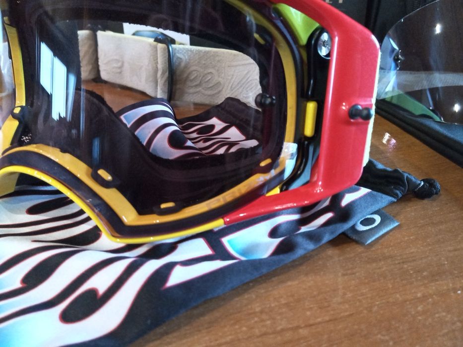 Oakley Airbrake x Troy Lee Designs