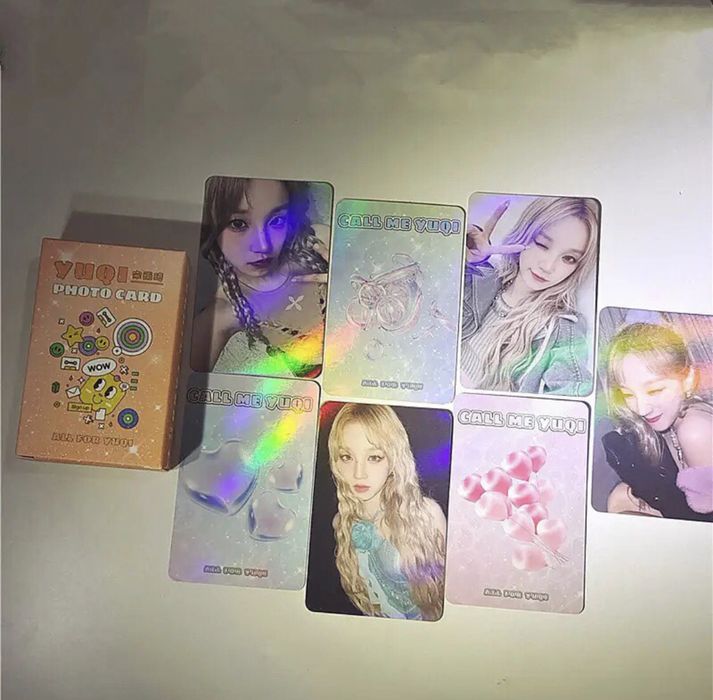 Картки (G)i-dle голо