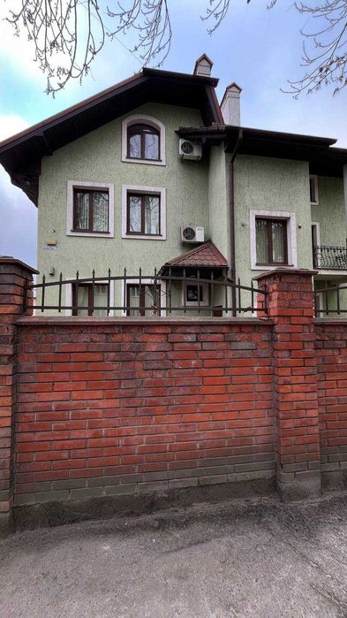 Продаж приміщення на вул. Степанівни
