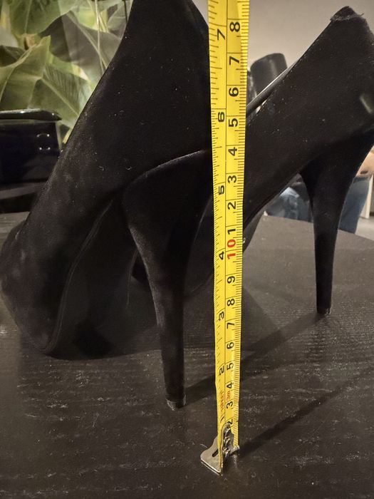 Nowe czarne zamszowe flauszowe szpilki Vices 39 25,4
