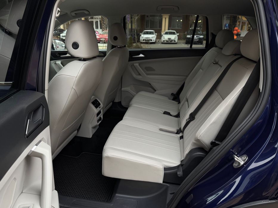 7місць, Шкіра, Електро привід багажника, Матрична оптика