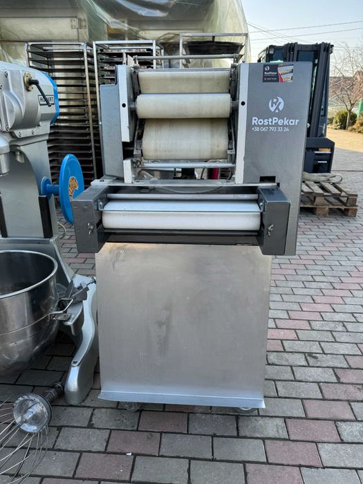 Закаточна машина Universum Круассаномат формовщик круасанів рогаликова