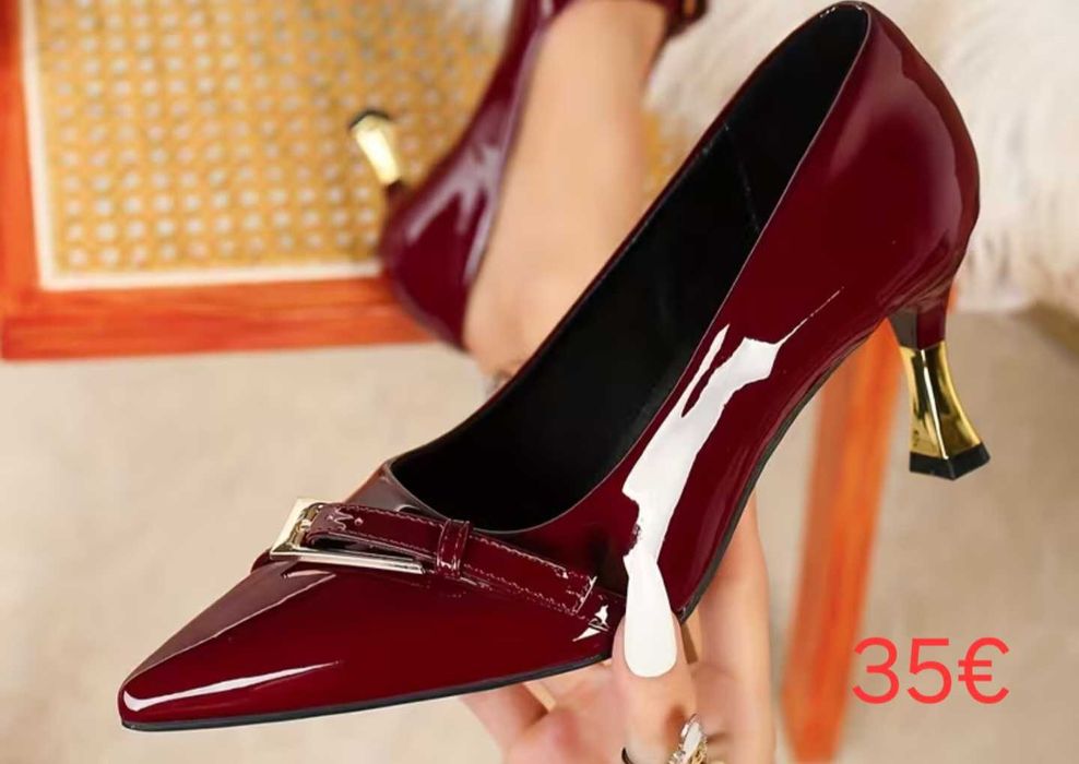Sapatos de mulher elegantes