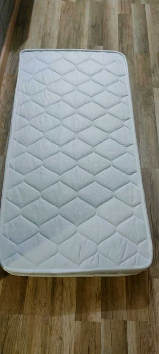 Berço 60 x 120 com colchão novo e extras.