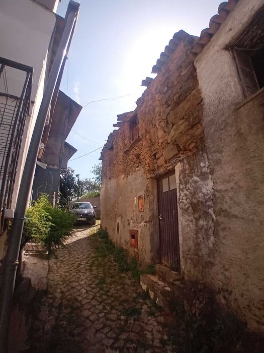 Moradia em pedra para reconstrução e terreno preço Low cost