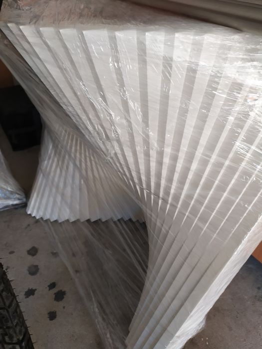Vendo mesa de sala de jantar com um ano  mudei de casa e não cabe na minha sala nova