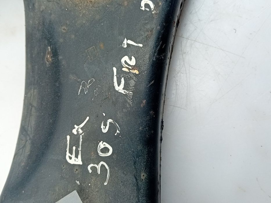 Braço de suspensão frente direito TOYOTA Auris Touring Sports (_E18_)