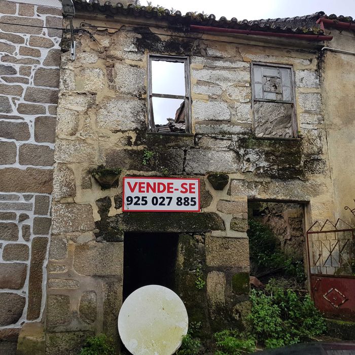 Pequena casa em Viseu/Silgueiros para restaurar