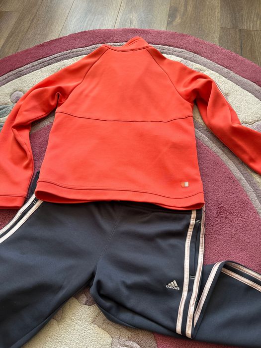 Женский спортивный костюм