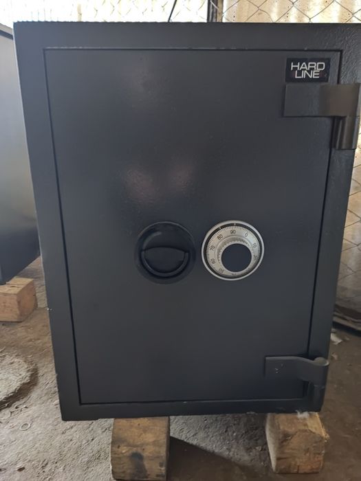 Сейф б.у  банковский БССА 2-620/60-1Кл сертифицированный