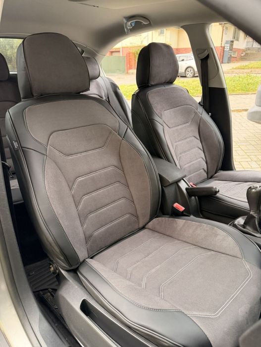 Модельні чохли на сидіння авто Volkswagen Tiguan Touran Touareg Passat