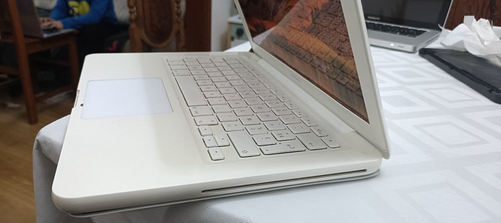 MacBook 13” Branco | 4GB RAM | 250GB