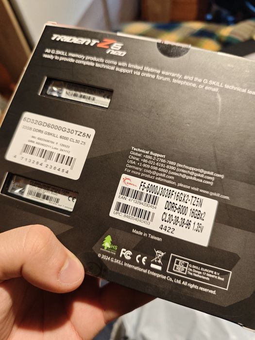 DDR4 DDR5 RAM sticks 8GB e 16GB