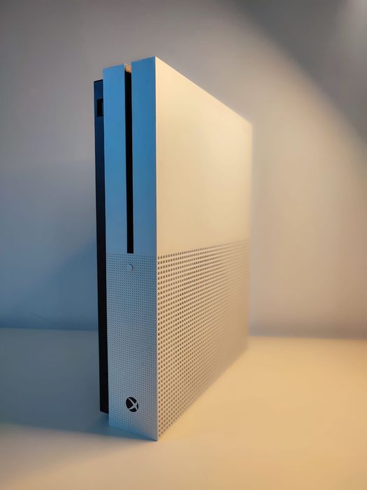 Xbox  One S 1 TB Napęd +Pad