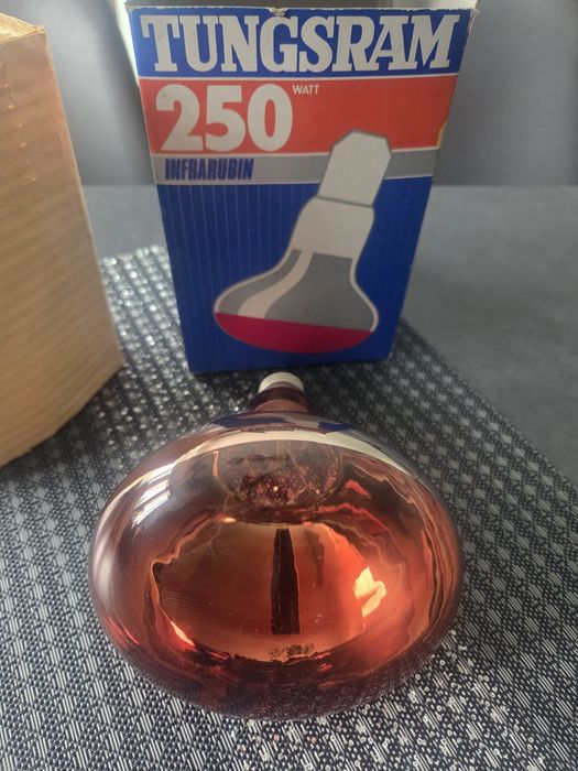 Żarówka promiennikowa podczerwieni Tungsram Infrarubin o mocy 250W