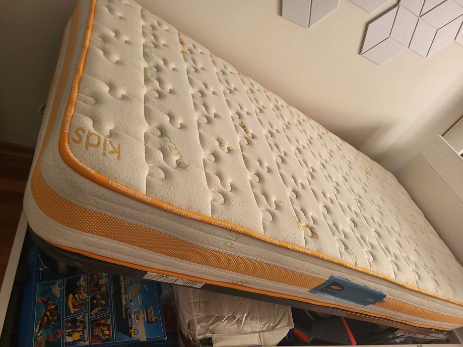 Cama + colchão de criança com arrumação marca Lourini