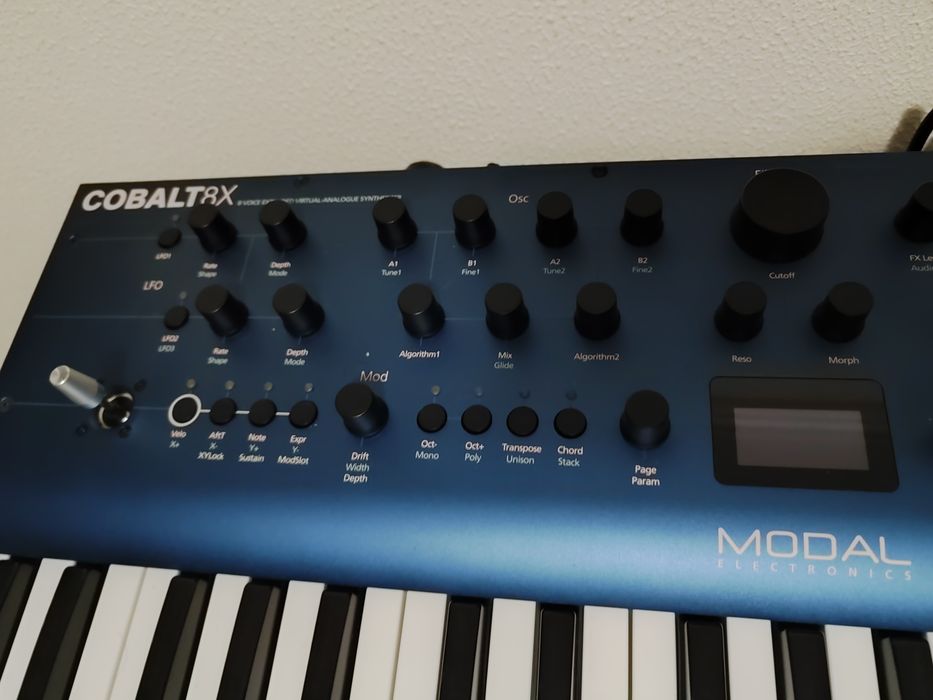 Sintetizador Modal cobalt 8x