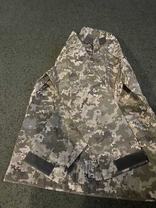 Демисезонный камуфляжный костюм.