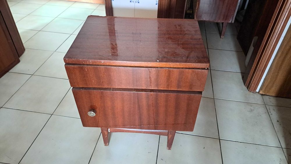 Mesinha de cabeceira