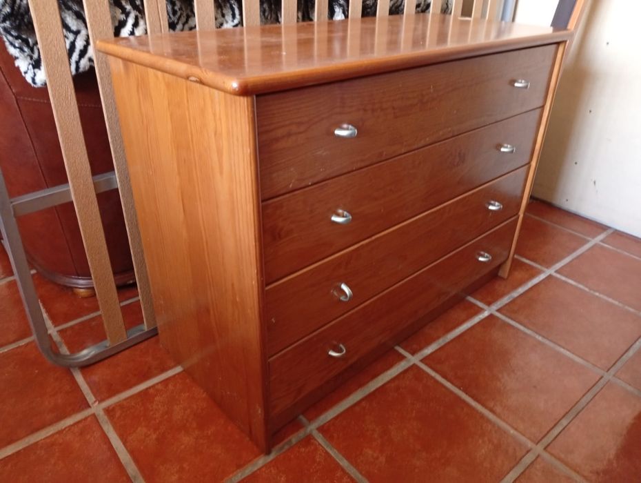 Cómoda em bom estado