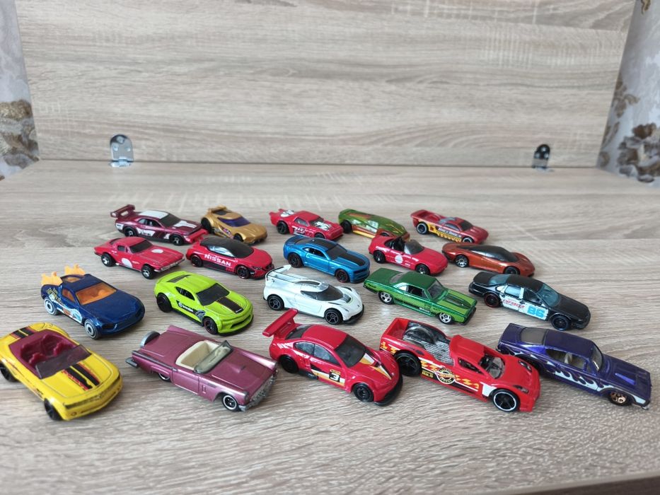 Машинки hot wheels
