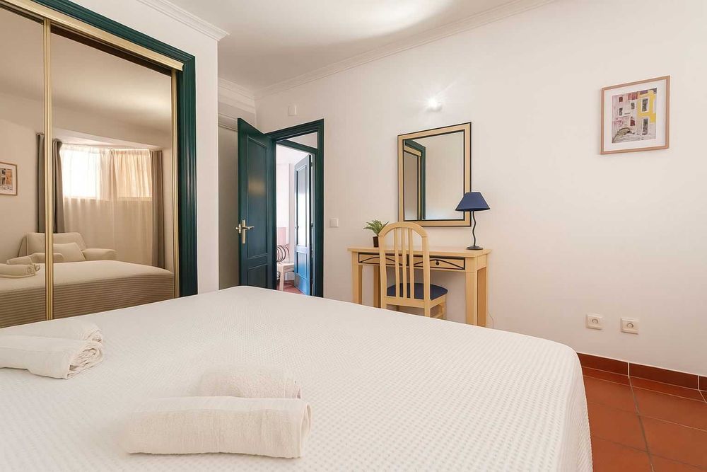 2 Apartamentos + Garagem Box no Condomínio Parque dos Reis - Monte Gordo