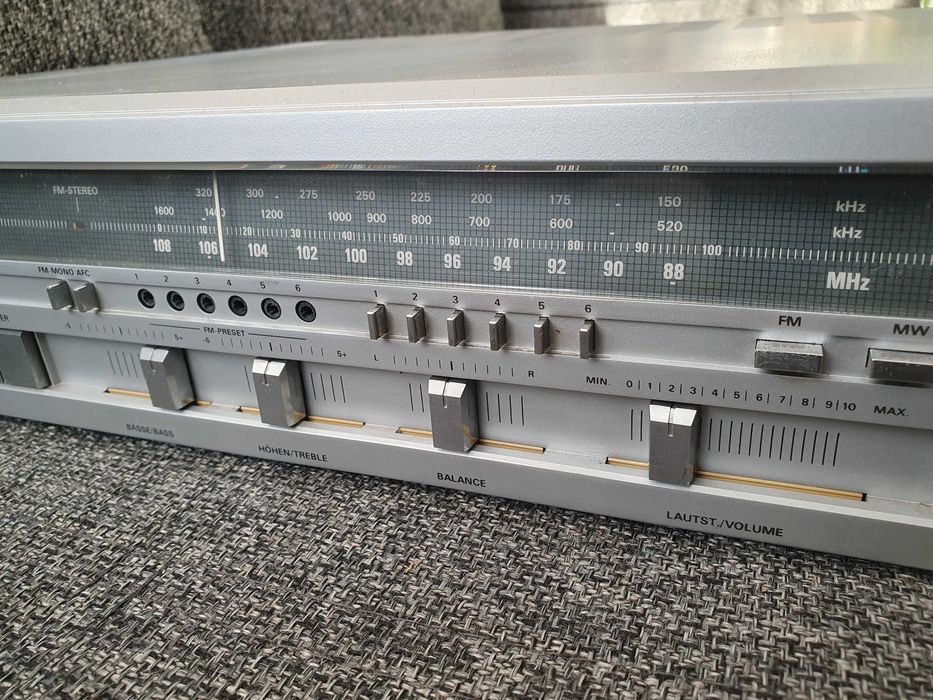 Stary zabytkowy amplituner Grundig R7150 vintage