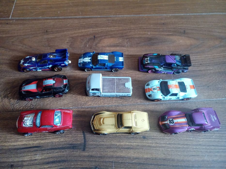 Zestaw hot wheels. 43 autka plus laweta.