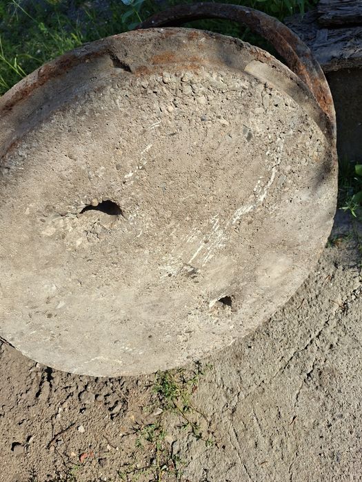 Właz, dekiel do studzienki, szamba, pokrywa
