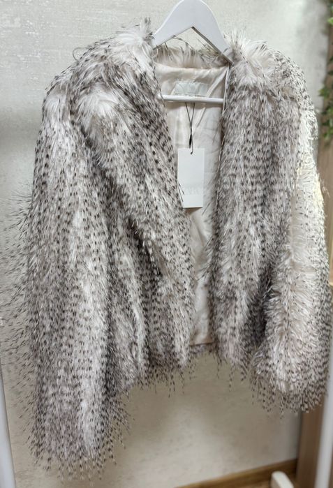 Трендова шубка Zara
