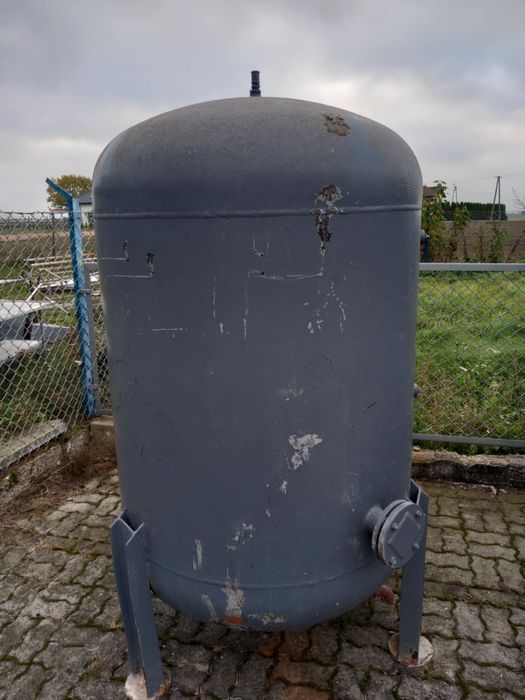 Sprzedam hydrofory po 1000 l 2 sztuki