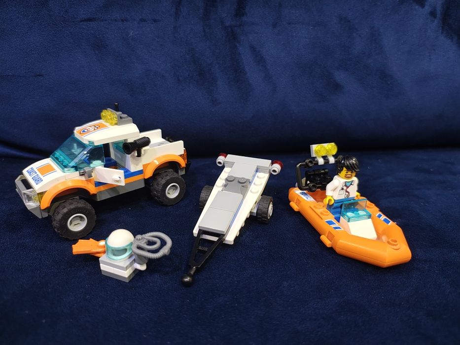 Zestaw LEGO Straż Pożarna i Wóz terenowy wraz z łodzią