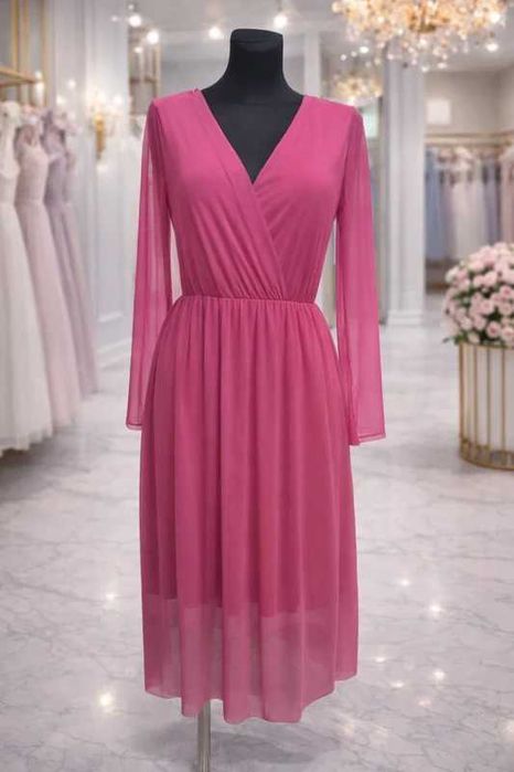 Różowa sukienka midi siatka z kopertowym dekoltem