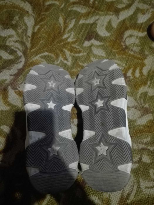 Продам кросівки в гарному стані