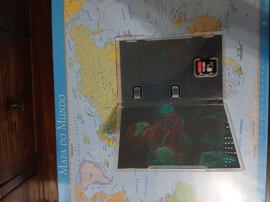 Nintendo switch Lite + Jogos (Pokémon Violet, Pokémon shield, Metroid)