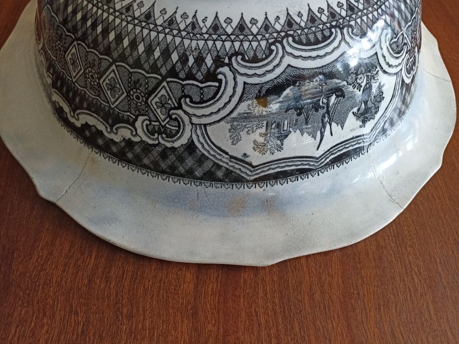 Bacia Sacavém século XIX motivo Vaquinhas