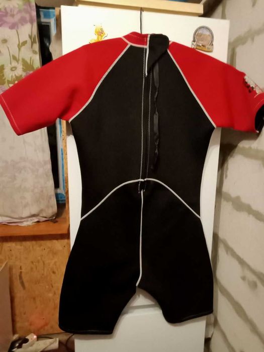 Гидрокостюм укороченный