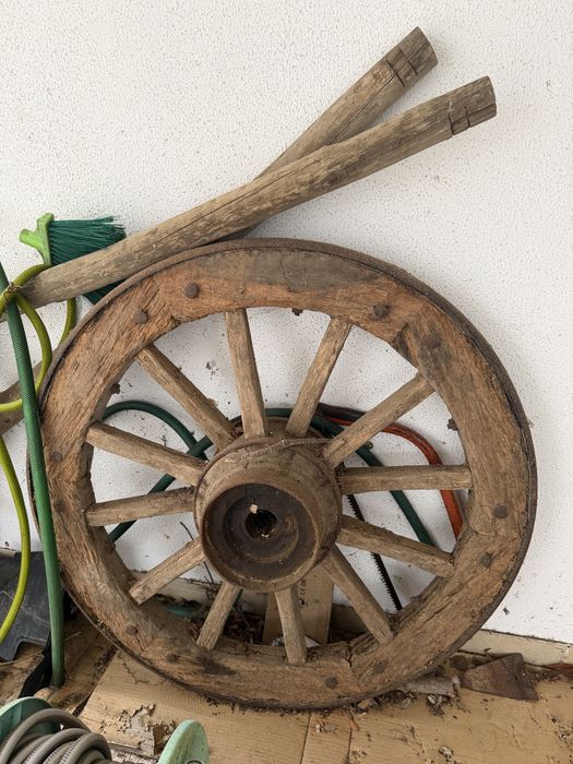 Duas rodas de carro de bois