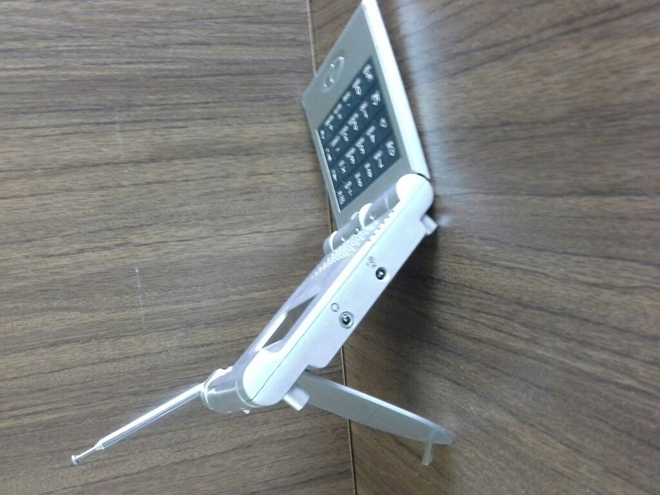 Настольные / дорожные Часы    Радио FМ   -  калькулятор  - календарь